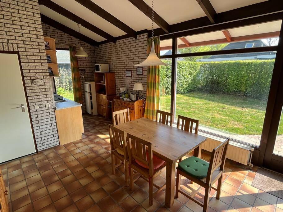 Knusse Bungalow Op Groen Park! Ouddorp Ngoại thất bức ảnh