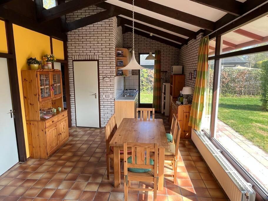 Knusse Bungalow Op Groen Park! Ouddorp Ngoại thất bức ảnh